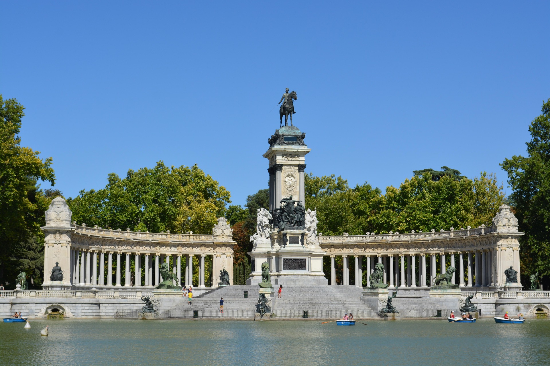 Madrid Travel Guide: Unmissable Attractions, Local Secrets, and Expert Travel Tips